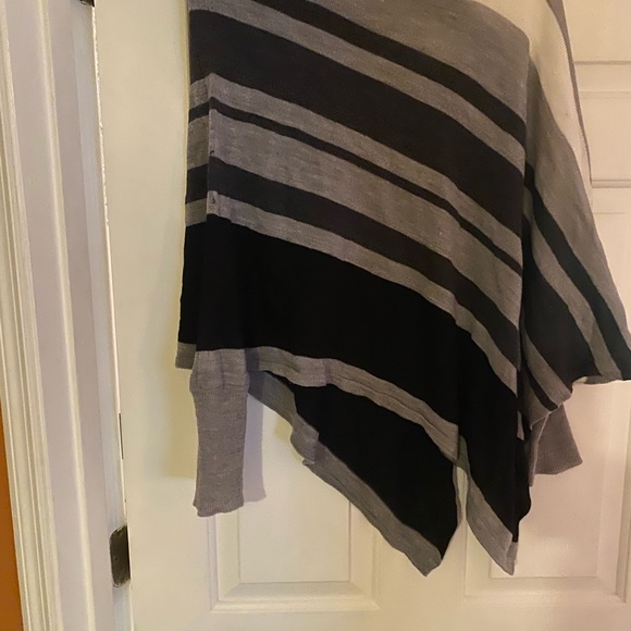 Sweater - Picture 3 of 3